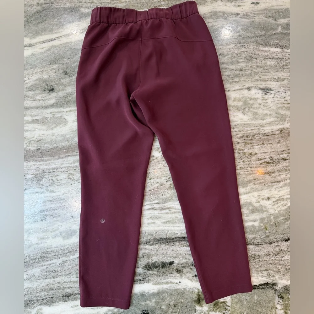 Lululemon On The Fly Pant 
Size 4 - Picture 4 of 5